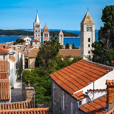 アパート 1 Palit